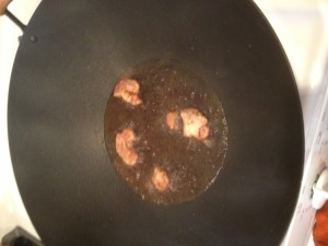 Stir frying the kidney slices in chicken fat